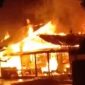 Api cepat membesar karena bangunan dari bahan kayu (Foto Istimewa)