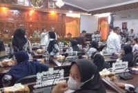 Suasana hearing yang tegang dan panas diwarnai penympaian DPRD yang berapi -api (foto Riawaan/Mx)