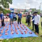 Ketua Demokrat Kuansing, Fedrios Gusni hadir langsung di lokasi pembagian daging korban (Foto RPG/Martias Yahya)