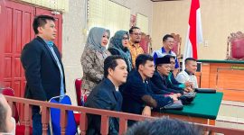 Rizki Poliang, SH, MH bersama tim kuasa hukum Indra Mukhlis Adnan (foto Istimewa)