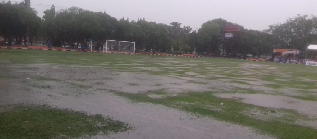 Hujan Lebat, Pertandingan Cabor Sepakbola Porprov Riau Terpaksa “Dipending”