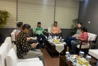 Pertemuan Konjen Singapura Gavin Ang dan Perwakilan Pemrov Riau (Foto Humas Pemrov Riau)