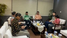 Pertemuan Konjen Singapura Gavin Ang dan Perwakilan Pemrov Riau (Foto Humas Pemrov Riau)