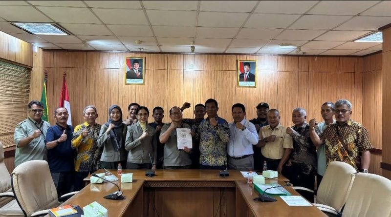 Perwakilan Masyarakat Jake di Direktorat Perkebunan (Foto Dok HPSKS)
